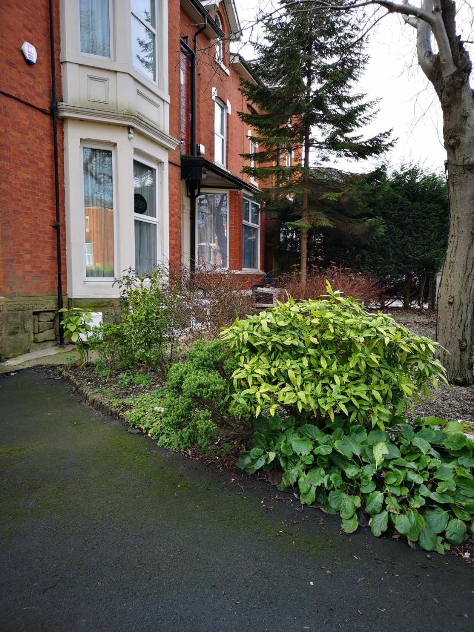 Chimneys Guest House Blackburn  Exterior photo